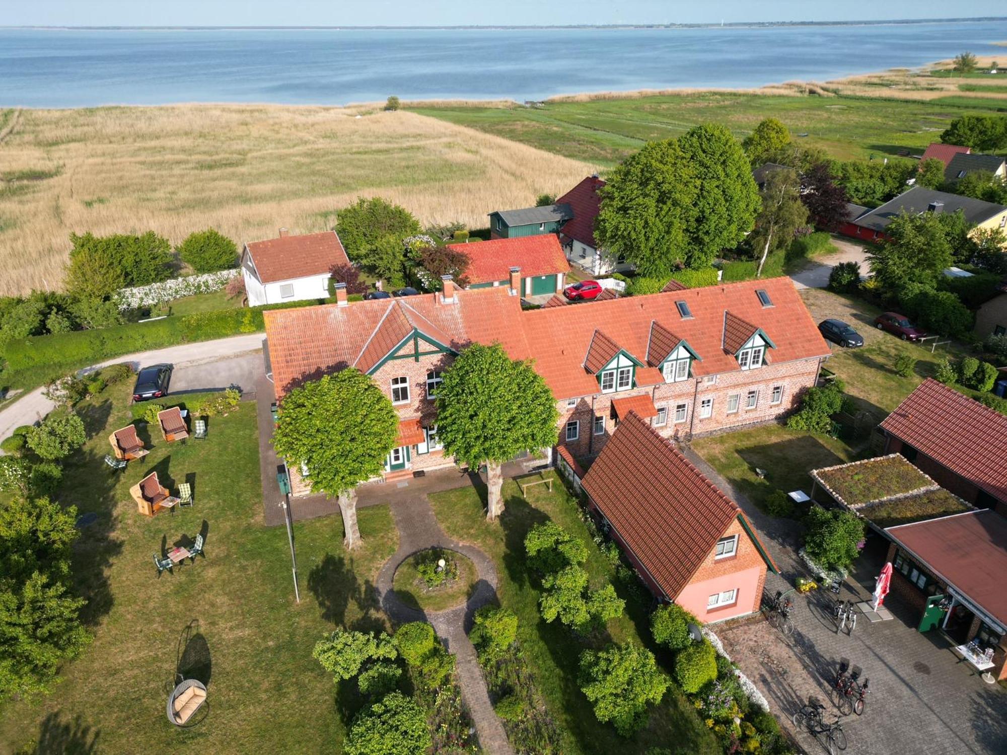 Hotel/Pension Bradhering Аренсхоп Экстерьер фото